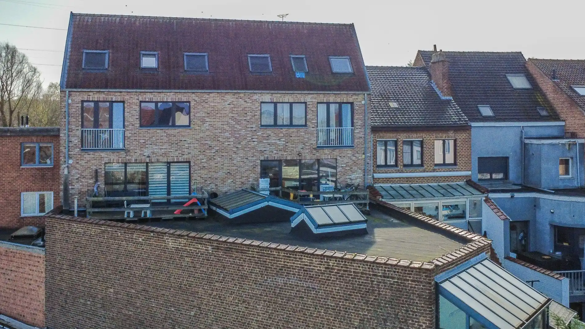 OPBRENGSTGEBOUW MET 4 RUIME APP + HANGAR (350m²)! foto 11