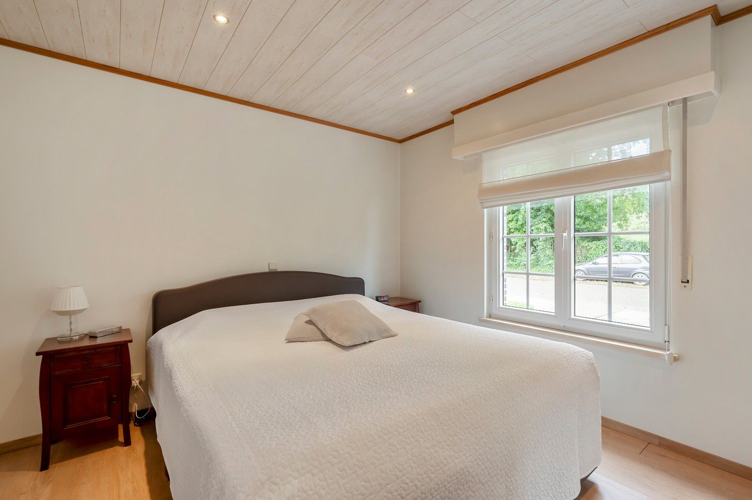 Ruime gezinswoning op breed en groot perceel van 1122m² foto 13