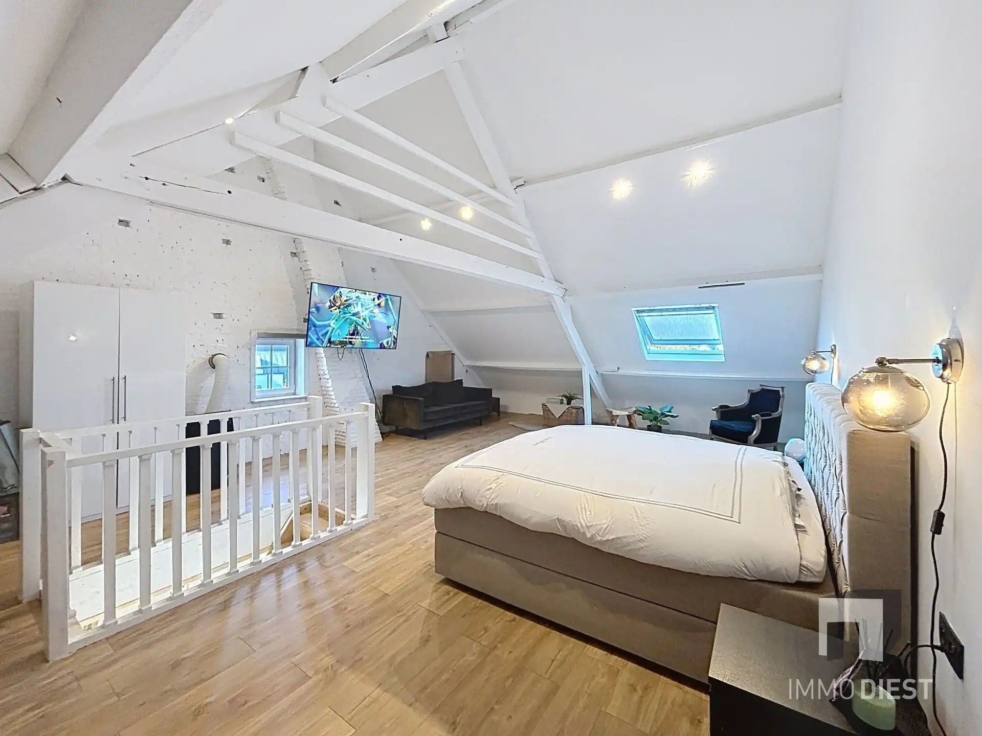 Trendy - volledig gerenoveerde woning met 3 slaapk en 2 badkamers foto 30