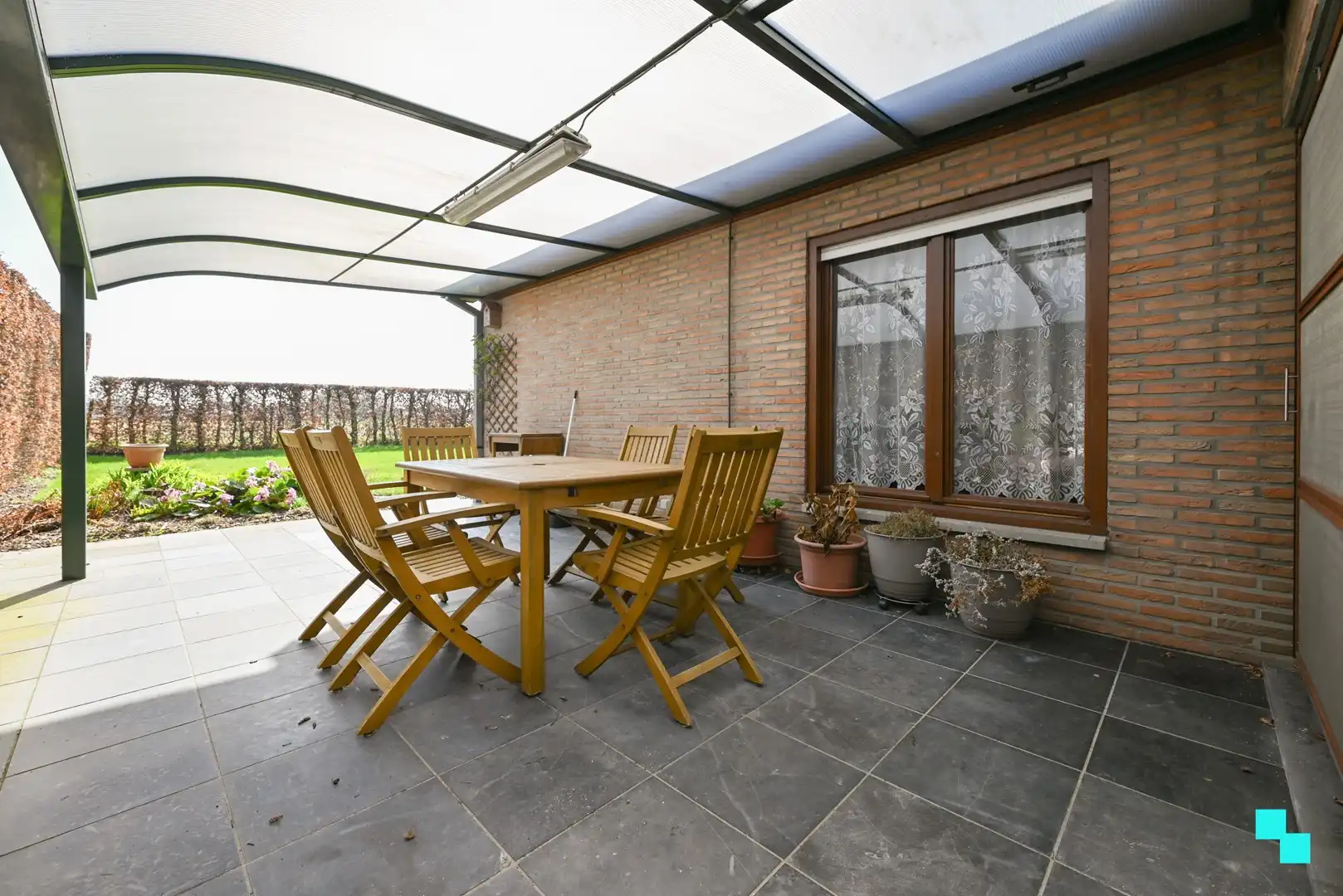 Goed onderhouden villa met garage te Izegem foto 18