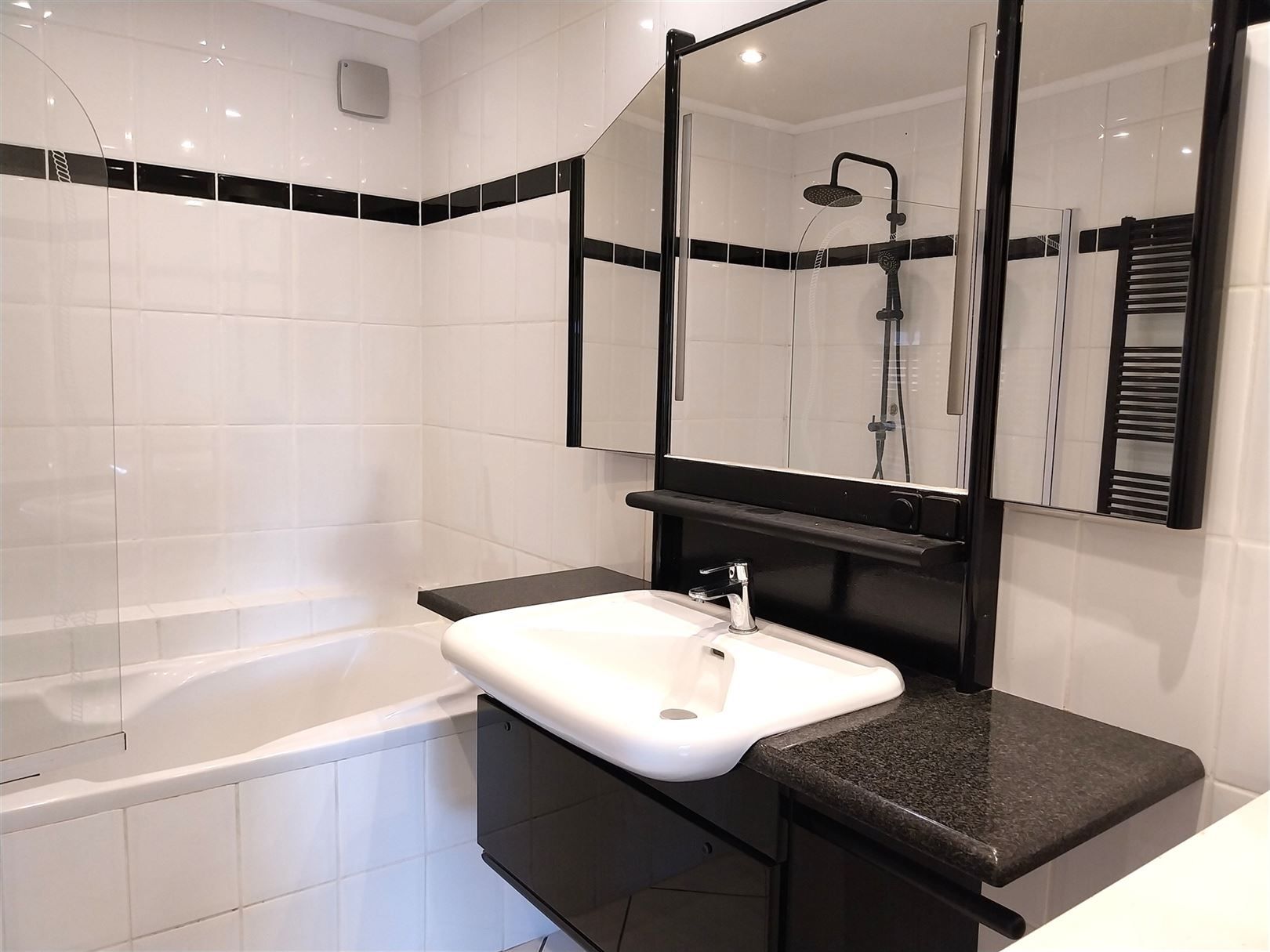 TE HUUR: Vrijstaande woning met tuin op een toplocatie in Heusden-Zolder! foto 12