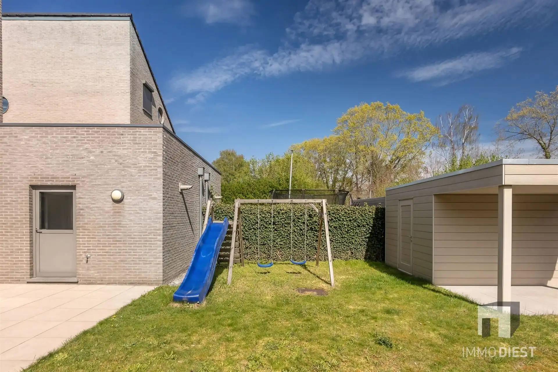 Luxe woning met 4 slaapkamers, 2 badkamers, garage en zonnige tuin foto 16