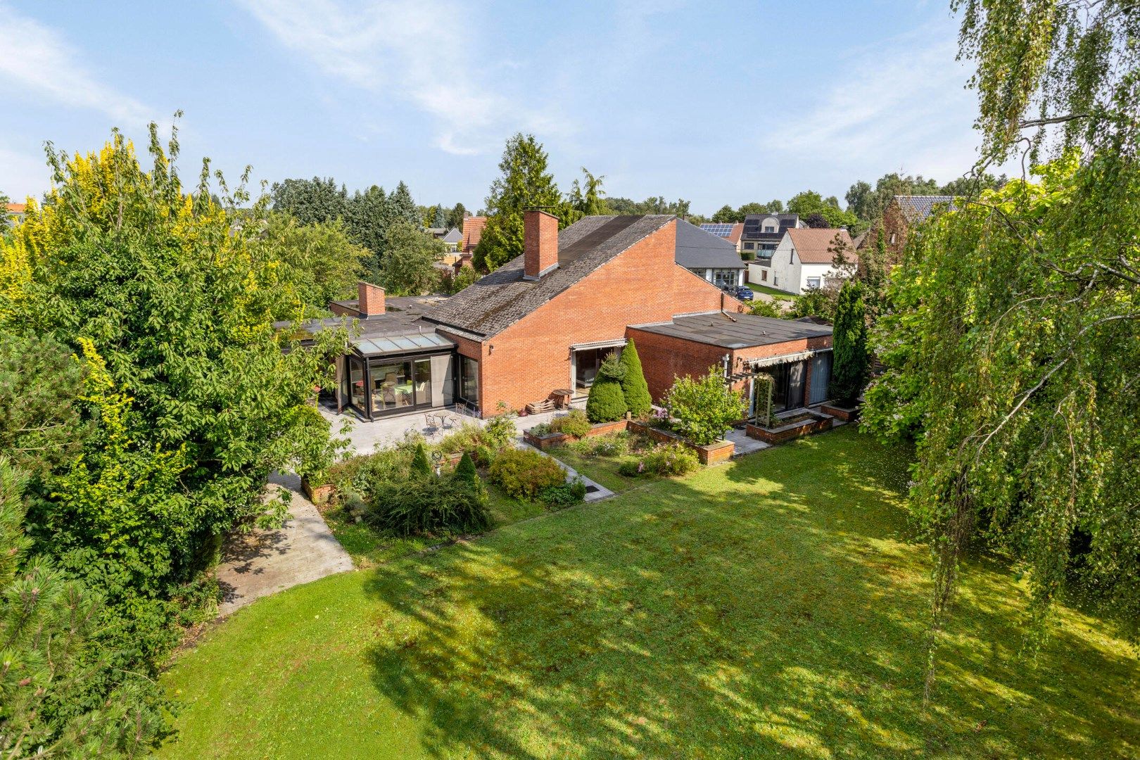 Karakteristieke villa op een zonnig perceel van 3.620m² in Hulsen  foto 1