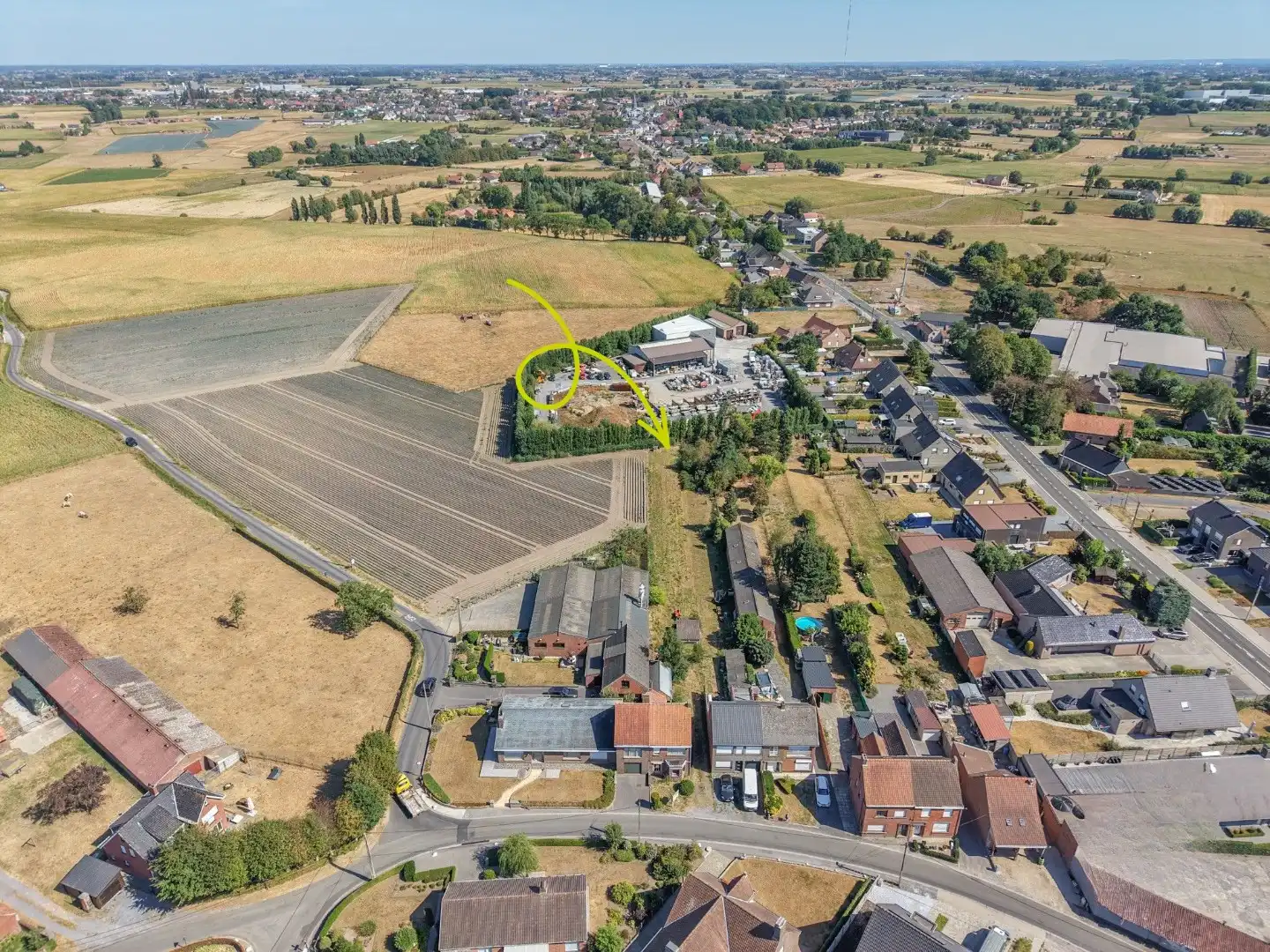 Bouwgrond met af te breken woning op 1100m2 te Zwevezele foto 2