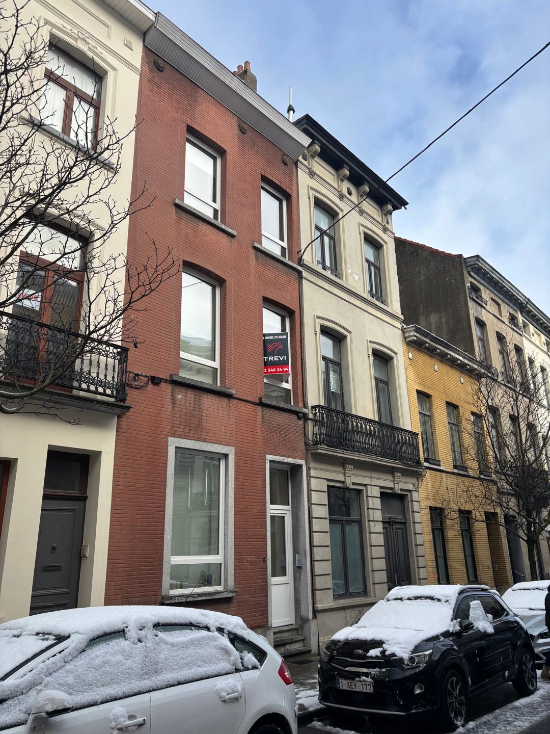 FLAGEY KAMER IN GEZELLIG GEZELSCHAP foto {{pictureIndex}}