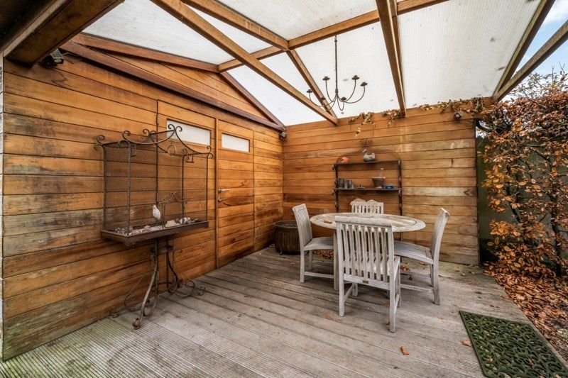 Uitstekend gelegen handelspand met woonst in Eernegem foto 25