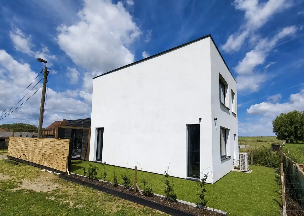 Instapklare en energiezuinige woning die tussen 2021 en 2026 grondig werd gerenoveerd, gelegen in het landelijke Smeerebbe-Vloerzegem. foto 2