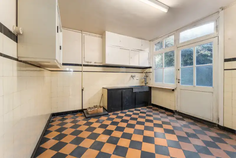 Te renoveren burgerwoning met enorm potentieel in hartje Roeselare foto 13