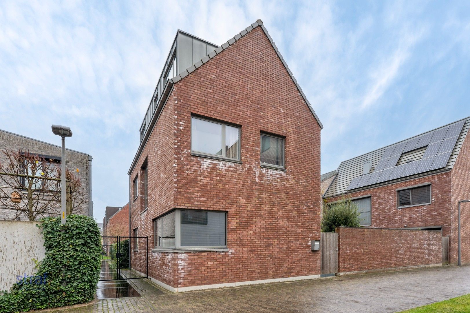 Recente woning met 5 slaapkamers en 2 badkamers foto 18