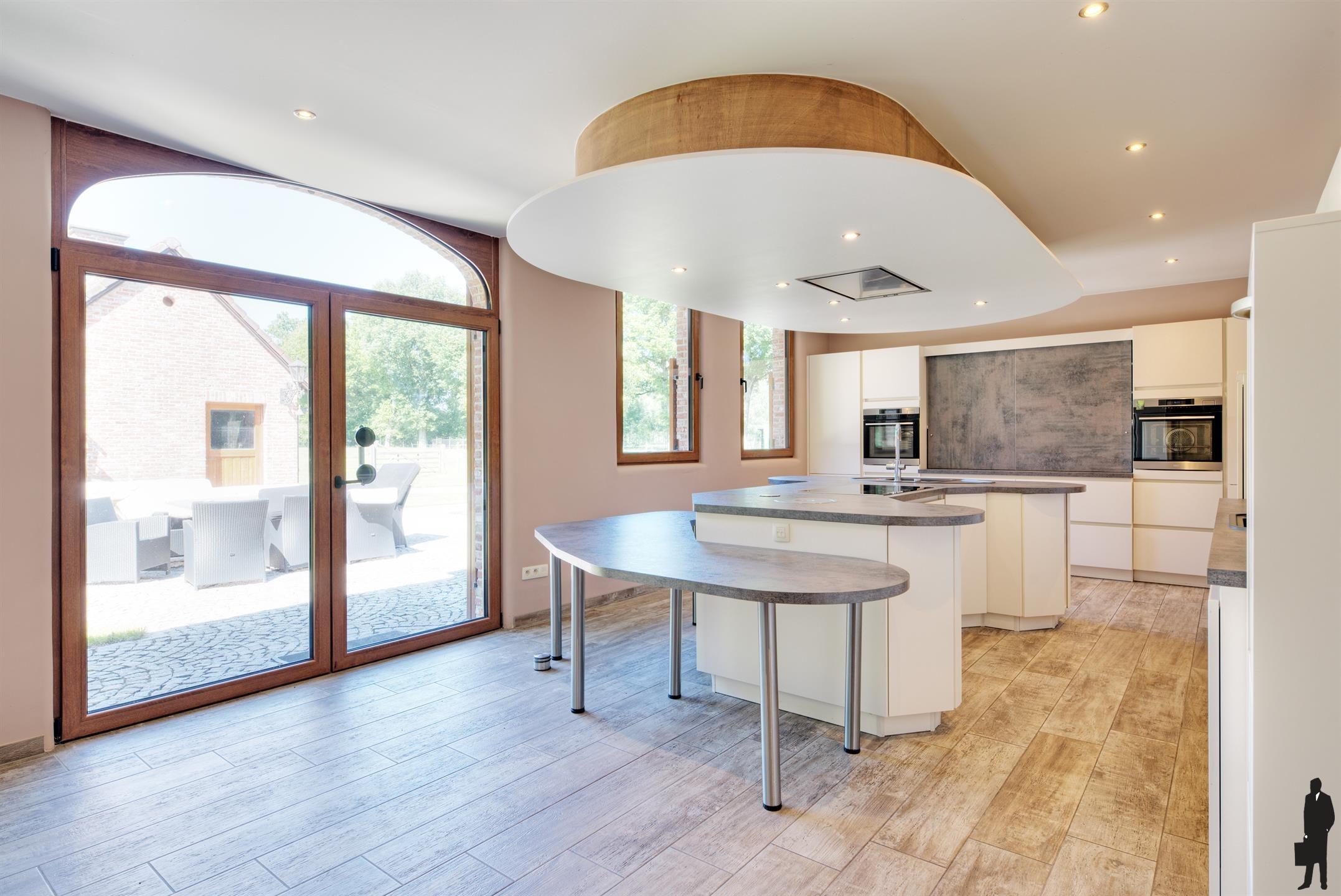 Luxe kangoeroe-villa te Sint-Job met paardenacc. op ca. 1,2 HA! foto 15