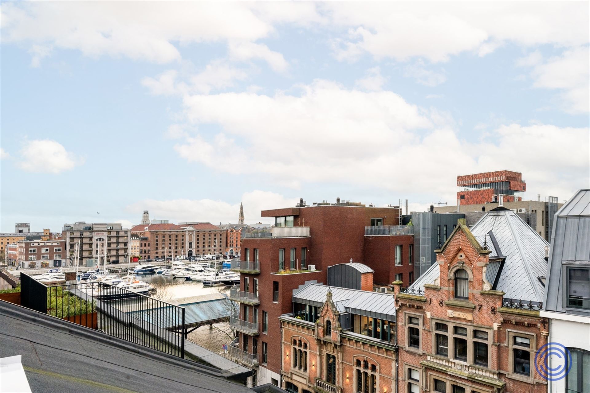 Energiezuinige loft ca.173 m² met terras aan MAS! foto 4