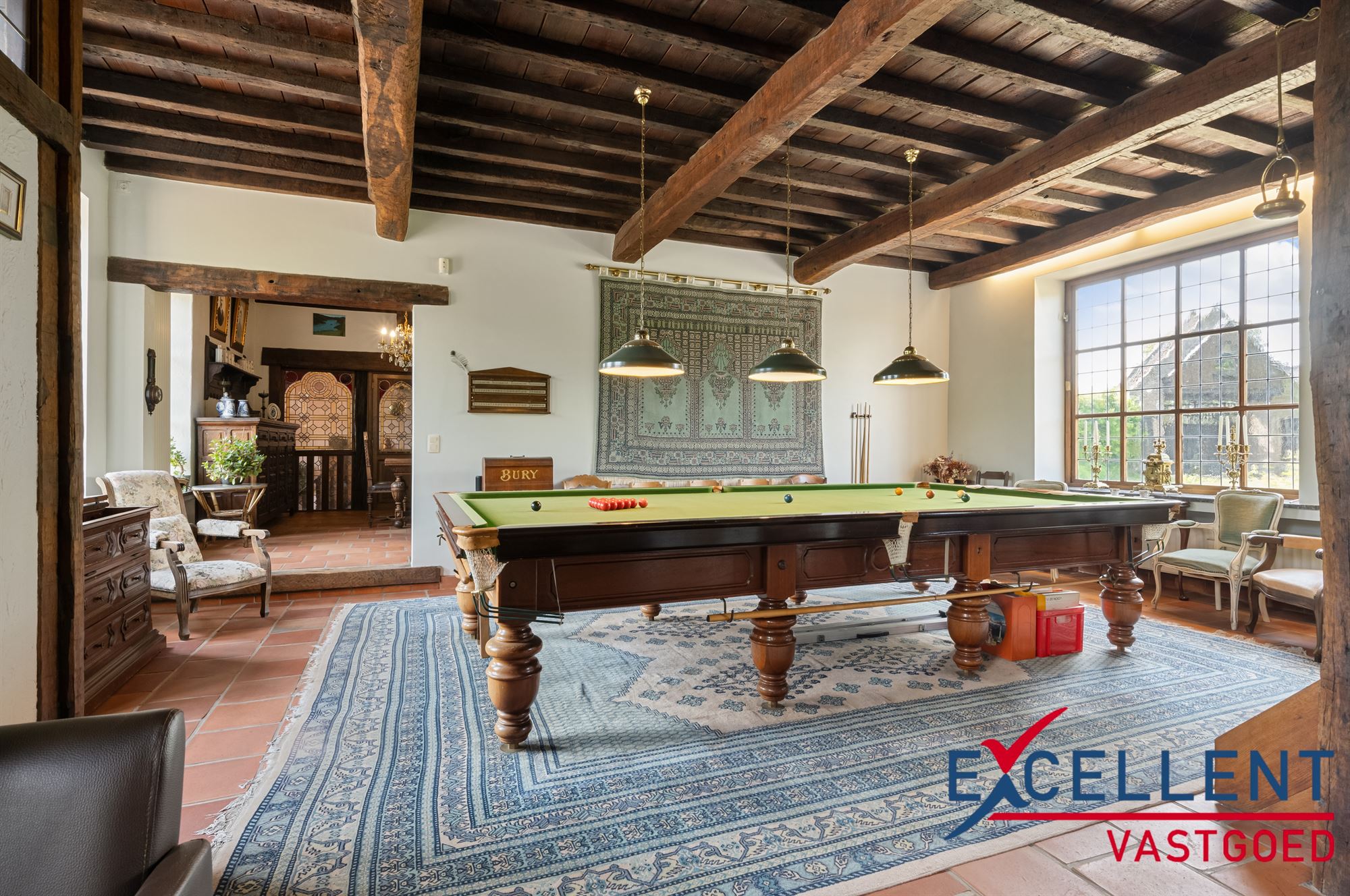 Karaktervolle villa met weides en stallen te koop foto 2