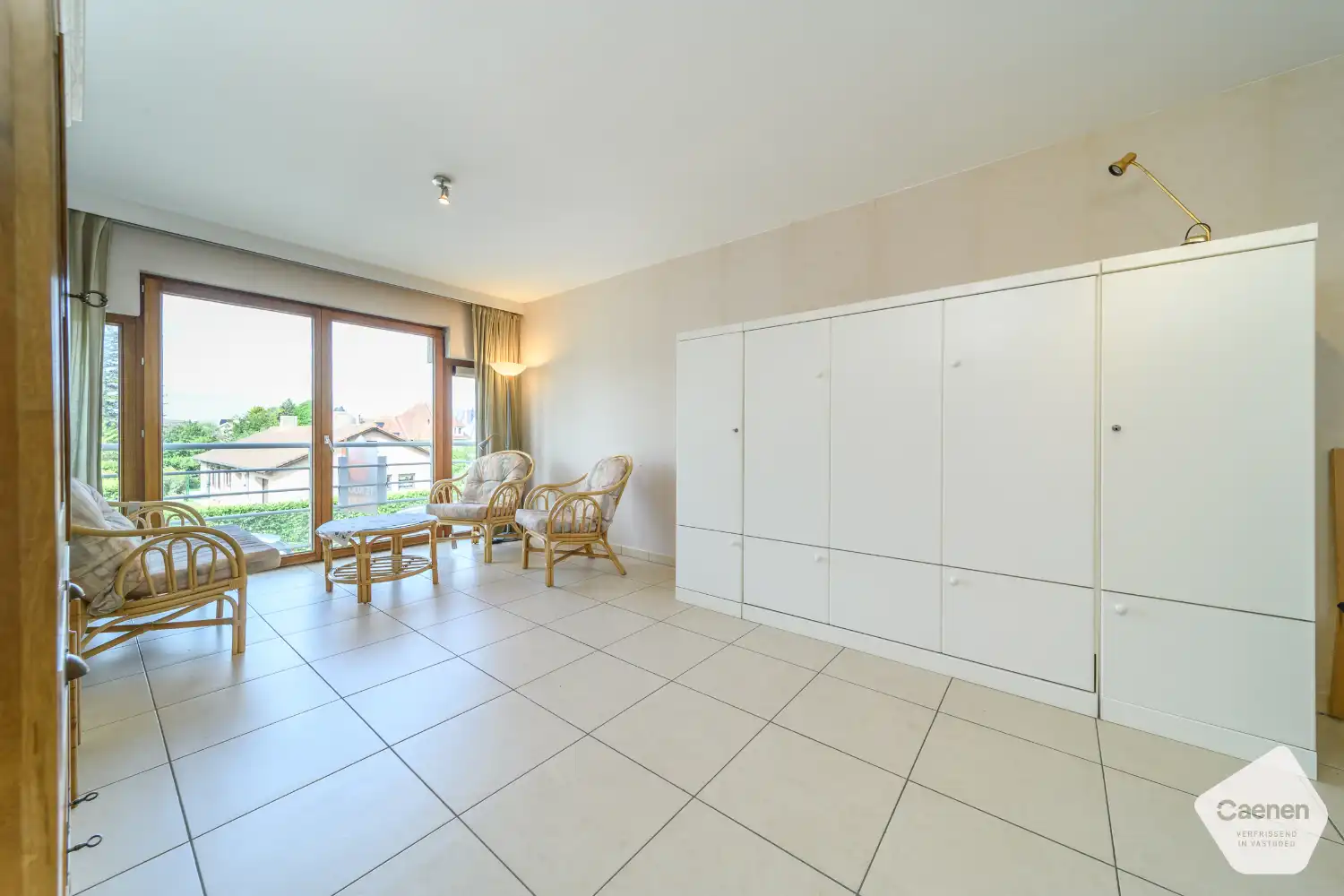 Zongerichte, recente studio met staanplaats en kelder in hartje Sint-Idesbald foto 12