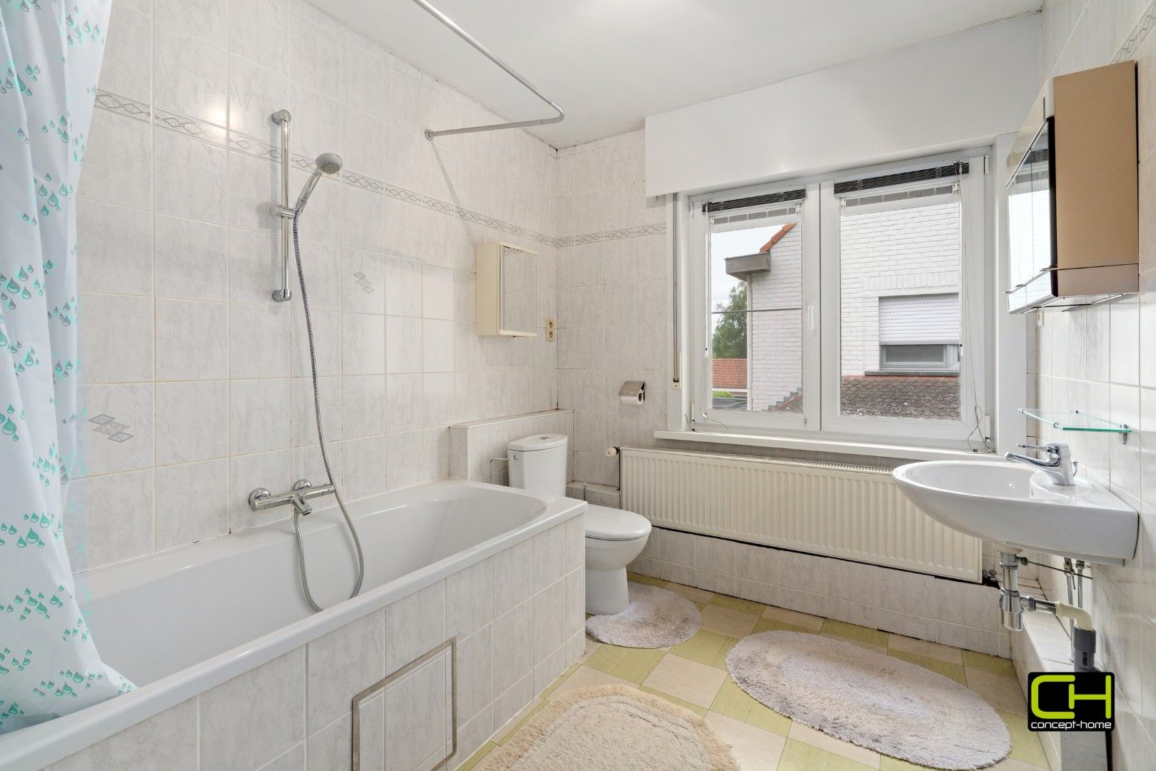 Lichtrijke woning met veel potentieel te koop in Sleidinge foto 9