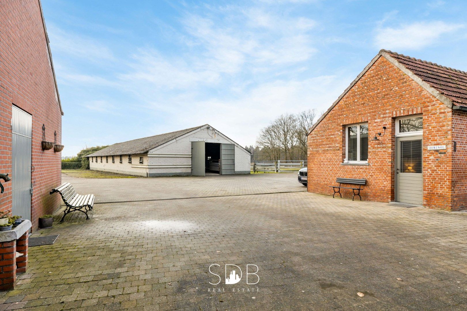 Authentieke hoeve met diverse bijgebouwen en graslanden op 93.155m² foto 44