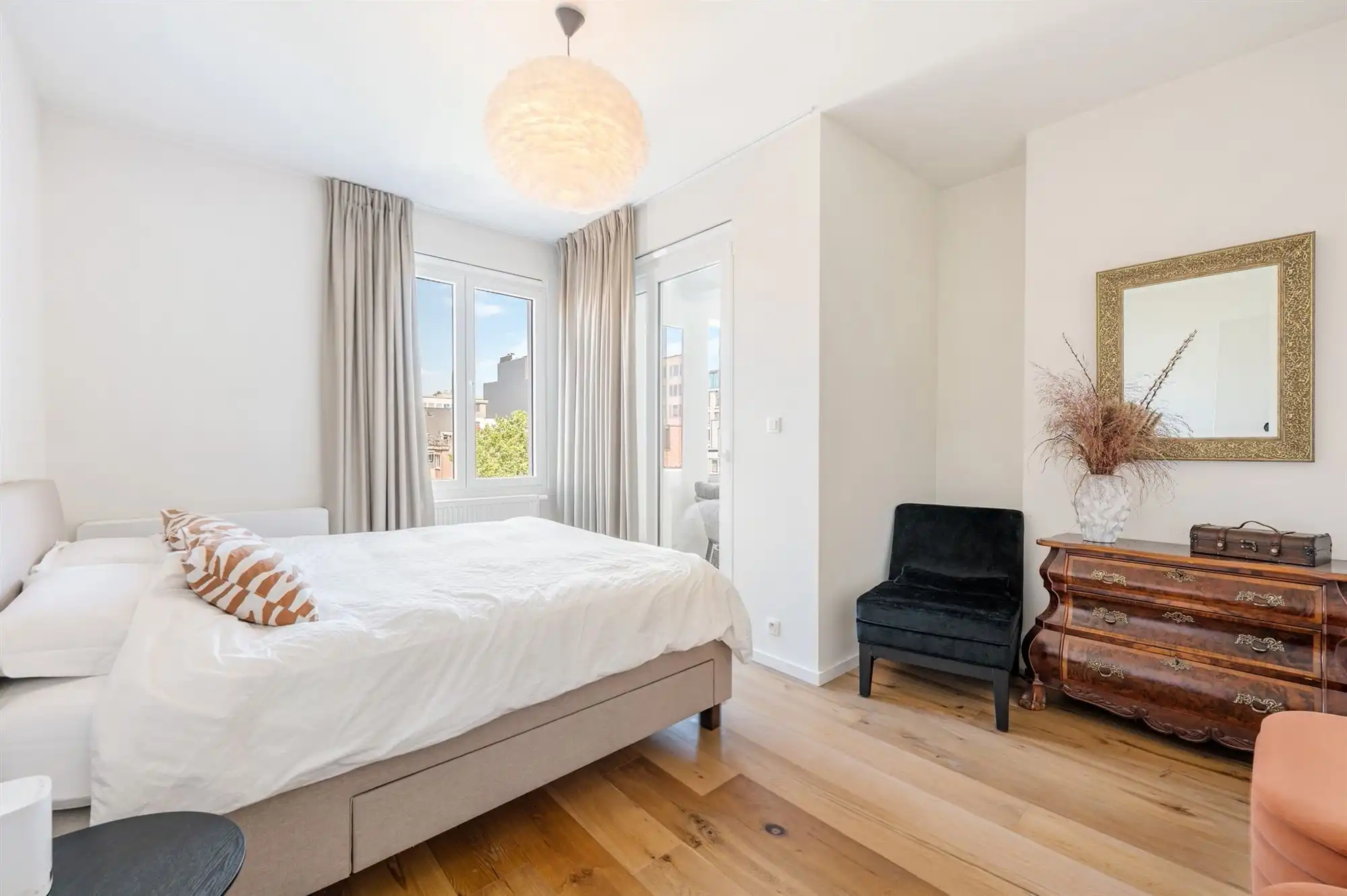 Ruim gemeubeld dakappartement met 3 slk's en terras foto 14