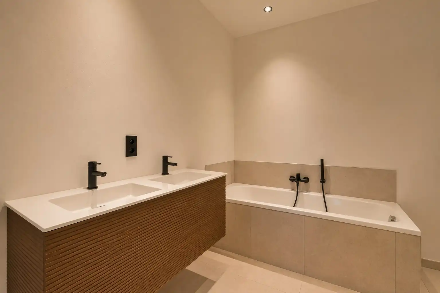 Ruime afgewerkte nieuwbouwwoning met landelijk zicht! foto 16