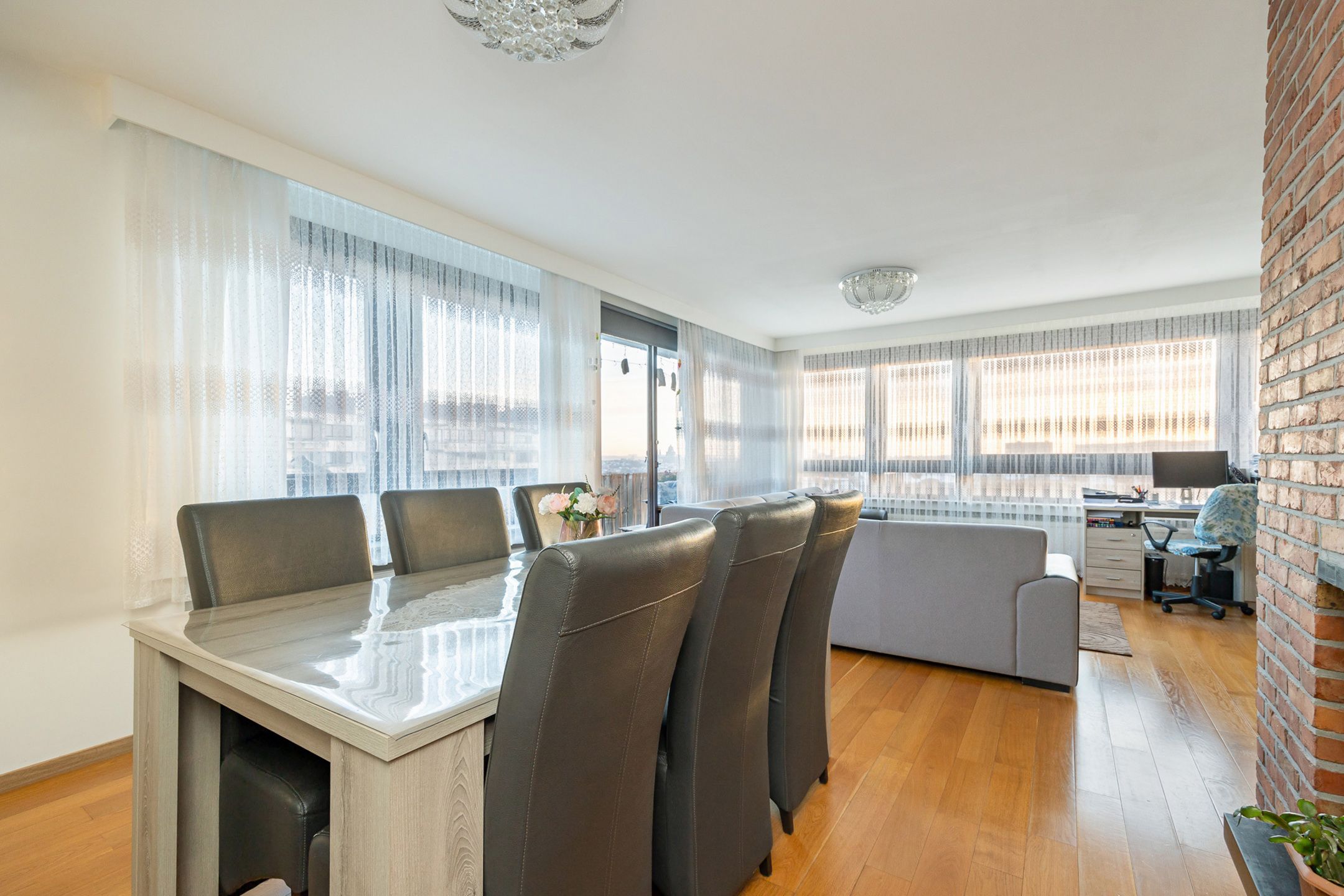 Appartement met 3 slaapkamers en mooi zicht op Brussel foto {{pictureIndex}}
