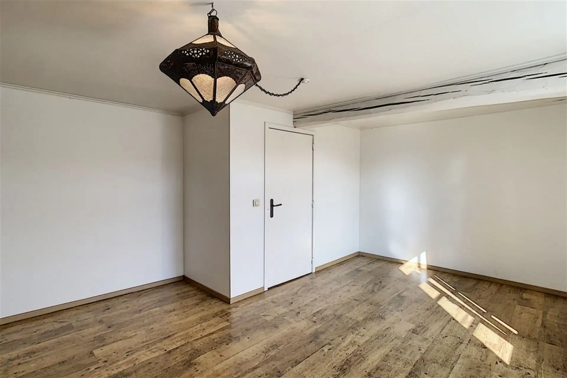 Karaktervolle woning met leuk terras en garagebox foto 12