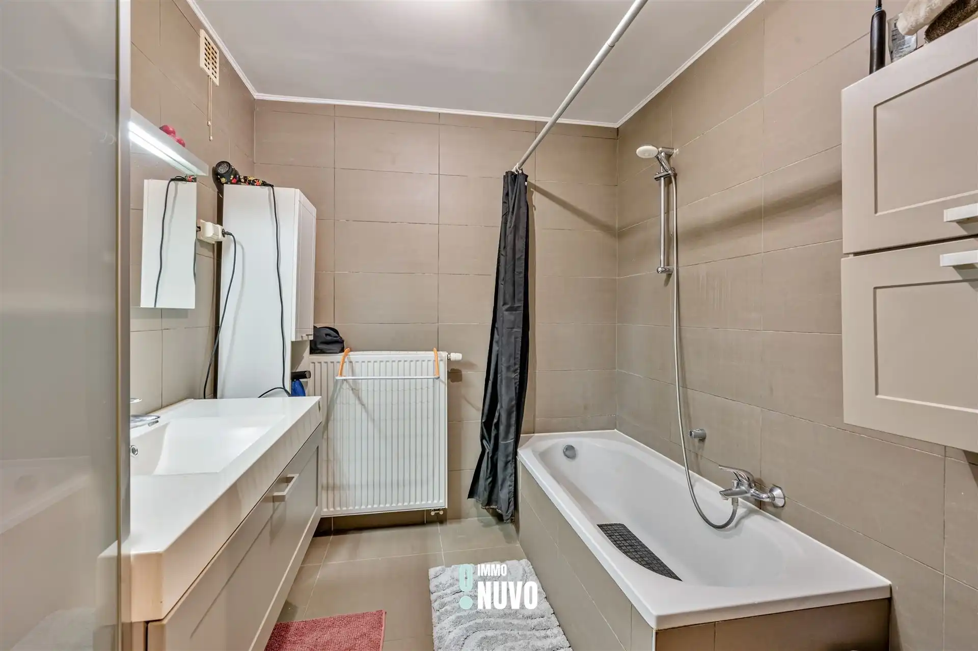 Gelijkvloers instapklaar 2 slaapkamer appartement met garage foto 8