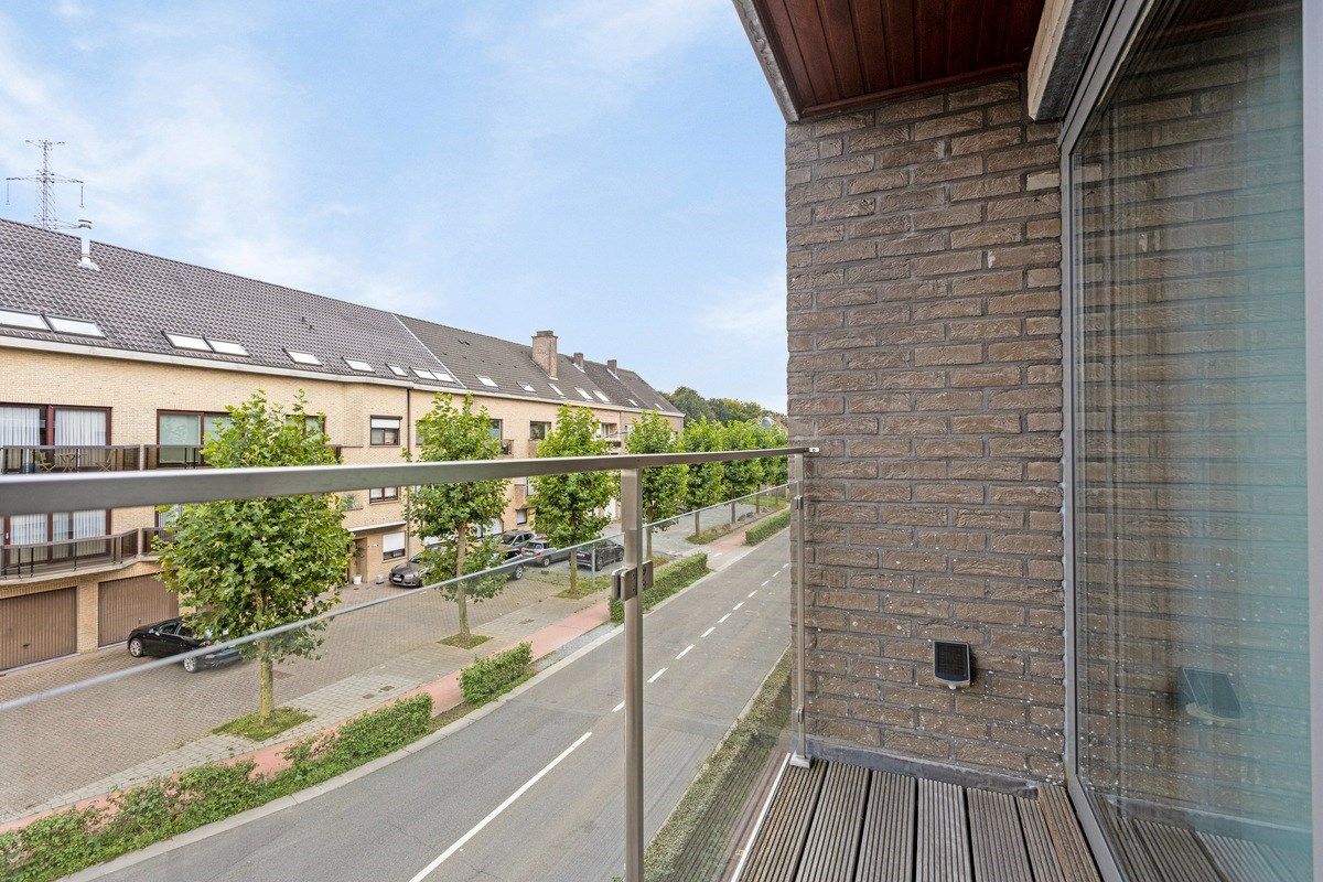 Instapklaar en ruim appartement met 2 slaapkamers en terras foto 4