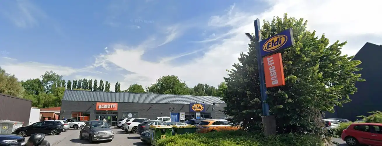 Commercieel handelspand te huur op toplocatie naast BASIC FIT foto 2