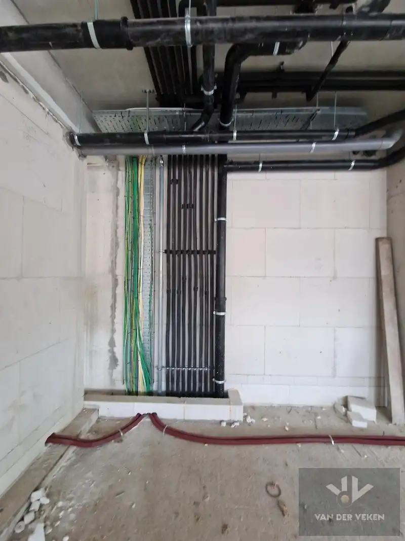 Casco en centraal gelegen nieuwbouw handelsgelijkvloers (160m²) met gezellig terras (130m²) op een TOPlocatie! foto 11