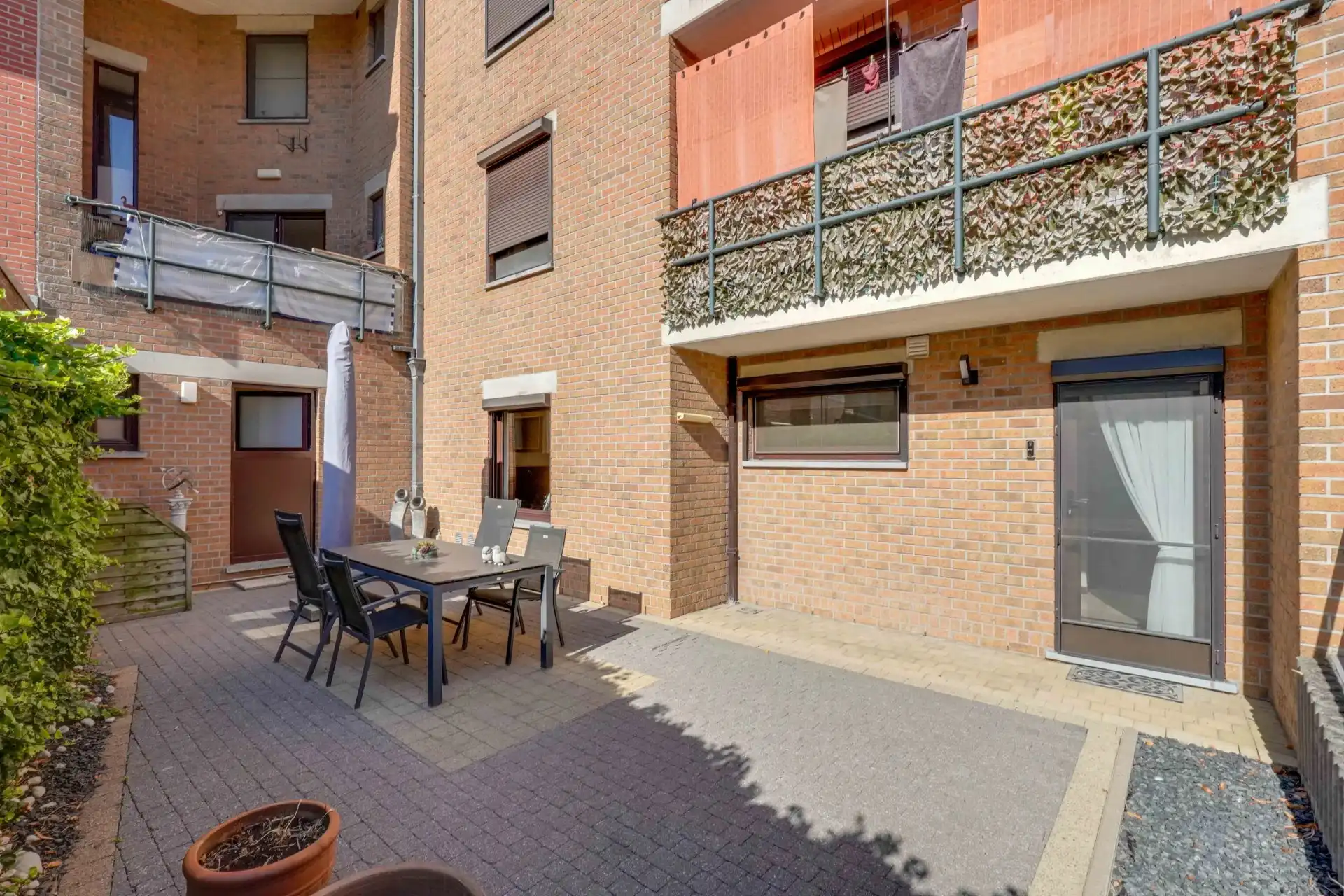 Ruim gelijkvloers appartement nabij stadscentrum foto 17