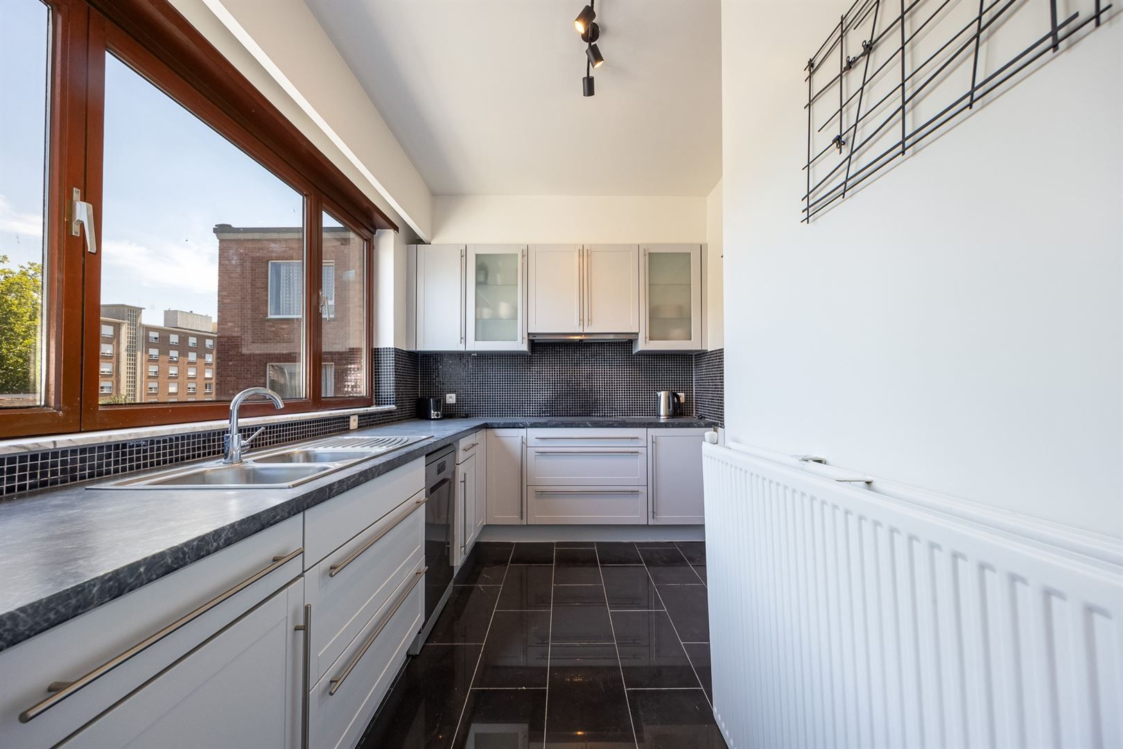 Ruim appartement met 4 slaapkamers en veel lichtinval foto 7