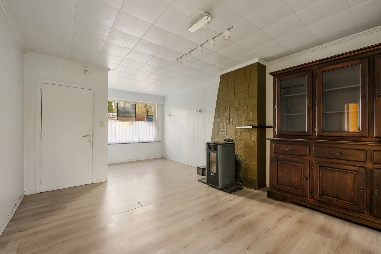 Woning met 3 slaapkamers, zolder, garage en tuin met uitweg in Dadizele-centrum foto 3