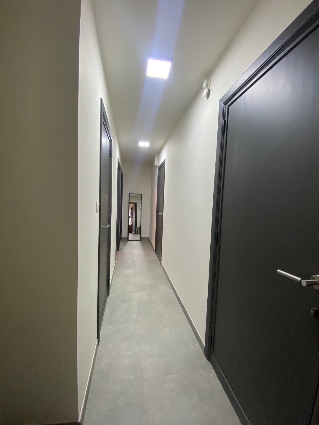 Volledig vernieuwd appartement met zijdelings zeezicht en 2 slaapkamers – private garage foto 13