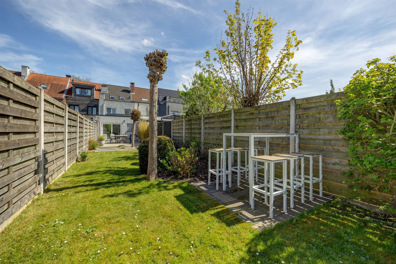 Goed onderhouden ruime stadswoning met grote tuin foto 2
