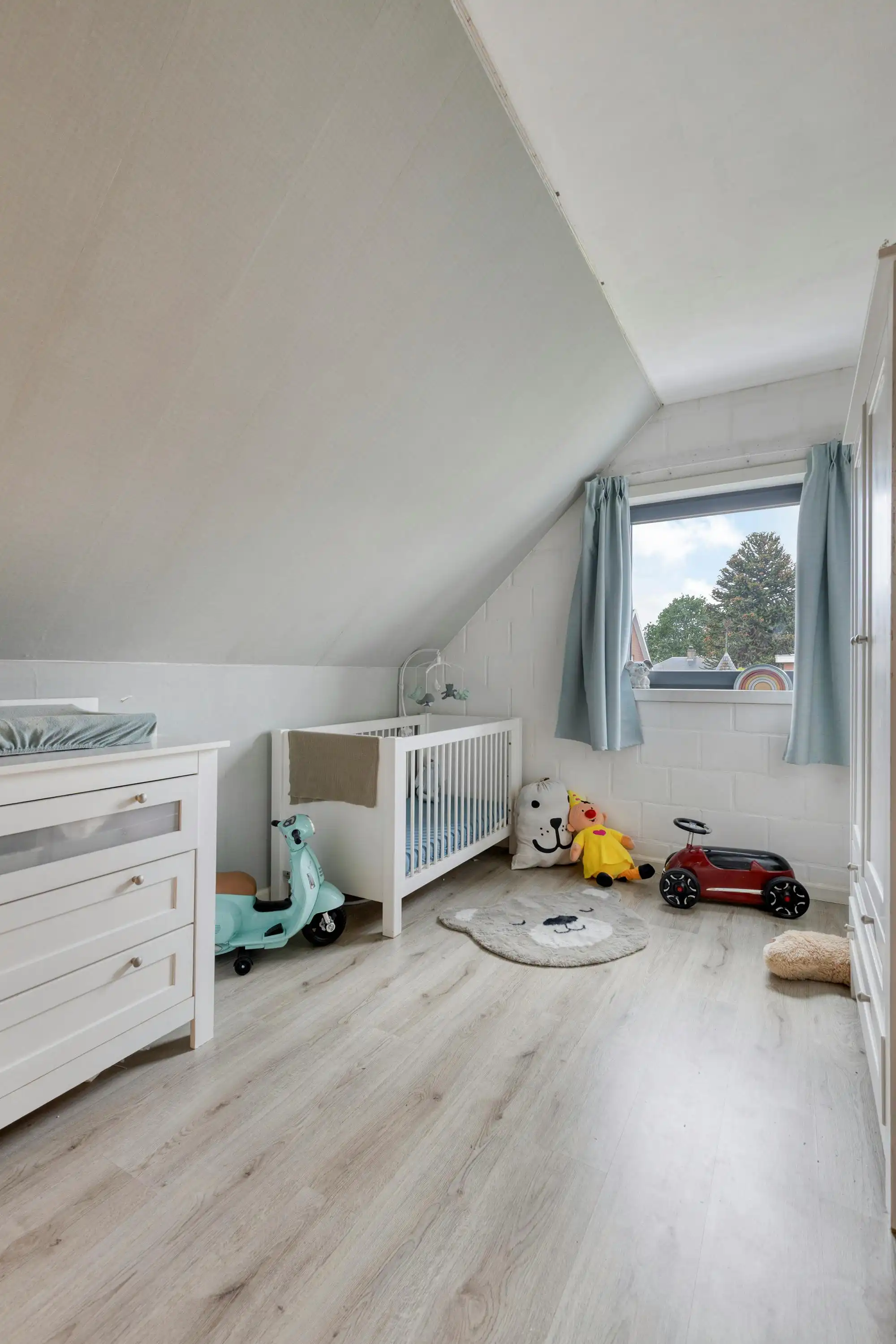 Ruime gezinswoning met 5 slaapkamers te Oostrozebeke foto 10