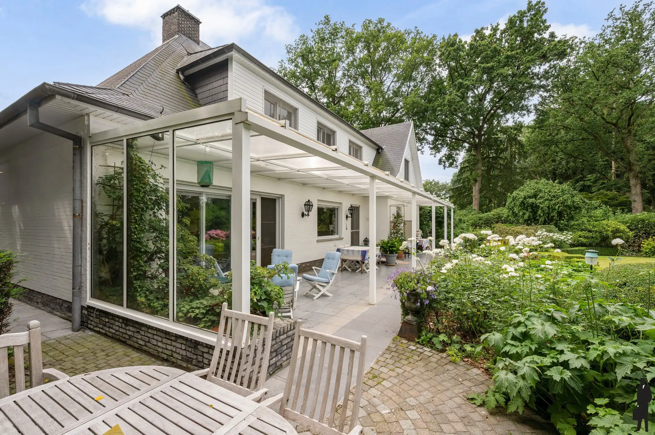 Statige villa op prachtig aangelegd perceel  met 4 slaapkamers en inpandige garage foto 34