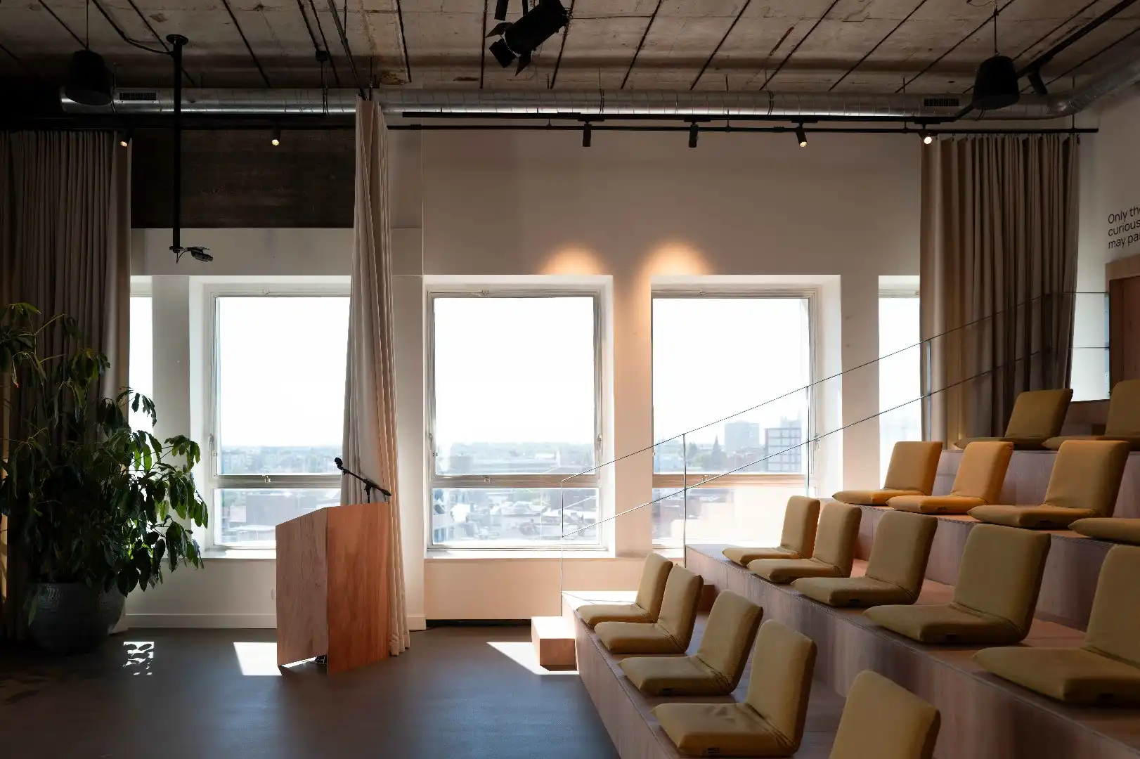 Een creatieve thuishaven op de iconische Mechelsesteenweg - OVAL Sky foto 12