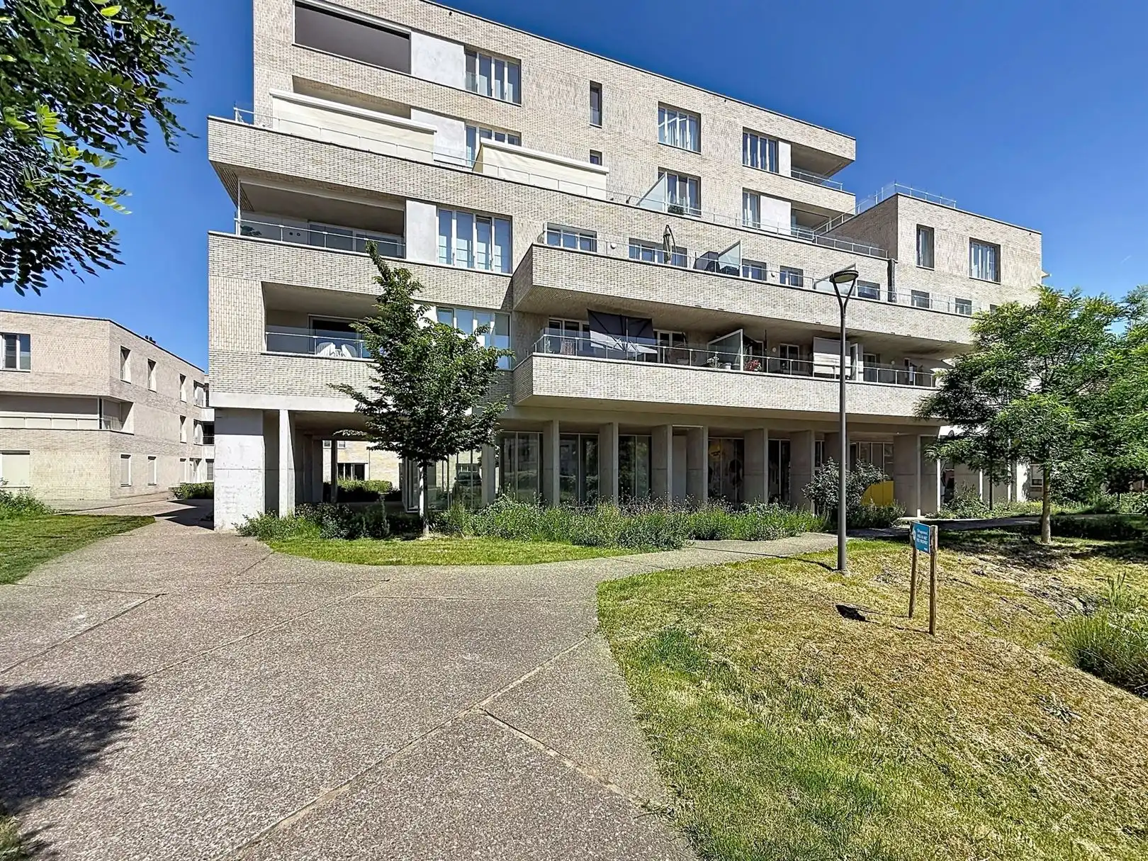 Instapklaar appartement, 1 slpk, autostaanpl. en kelder foto 2
