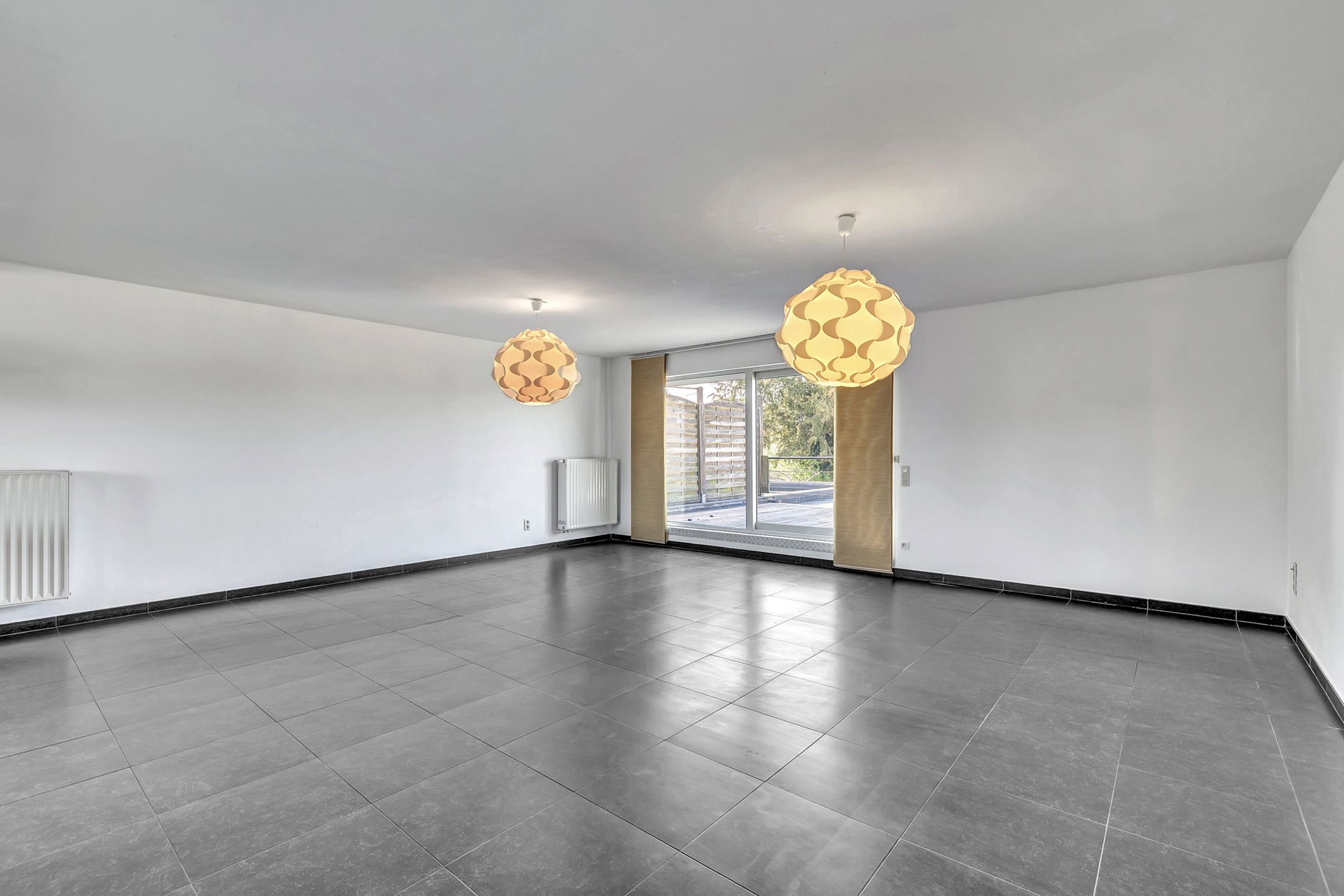 Ruime duplex met groot terras en garage foto 2