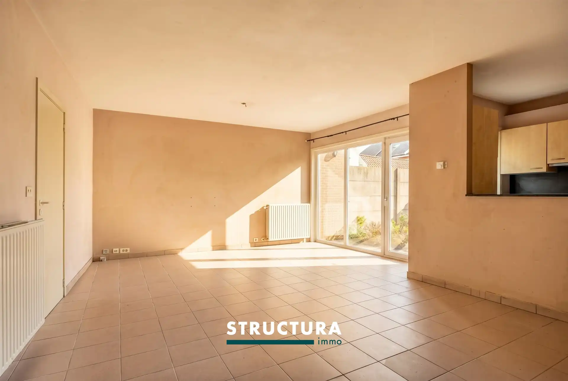 Op te frissen/ te renoveren gelijkvloers appartement met 2 kamers en tuin foto 2