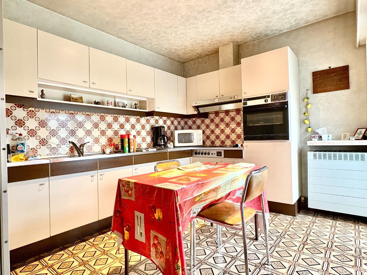 Gelijkvloerse villa op 614 m² met 3 slks en een inpandige garage. foto 10