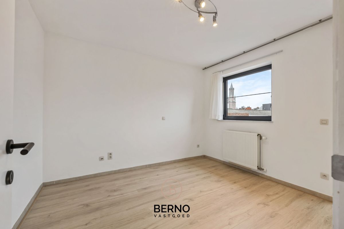 Pas gerenoveerd appartement met terras foto 6