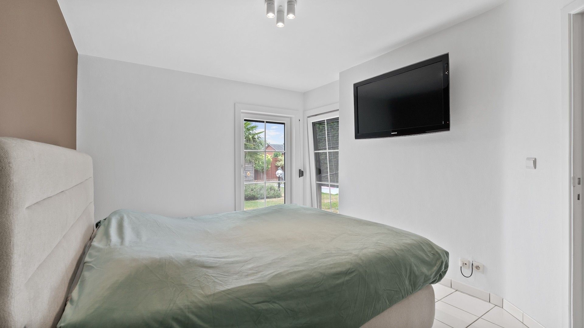 Onderhoudsvriendelijke en gelijkvloerse woning met zwembad foto 15