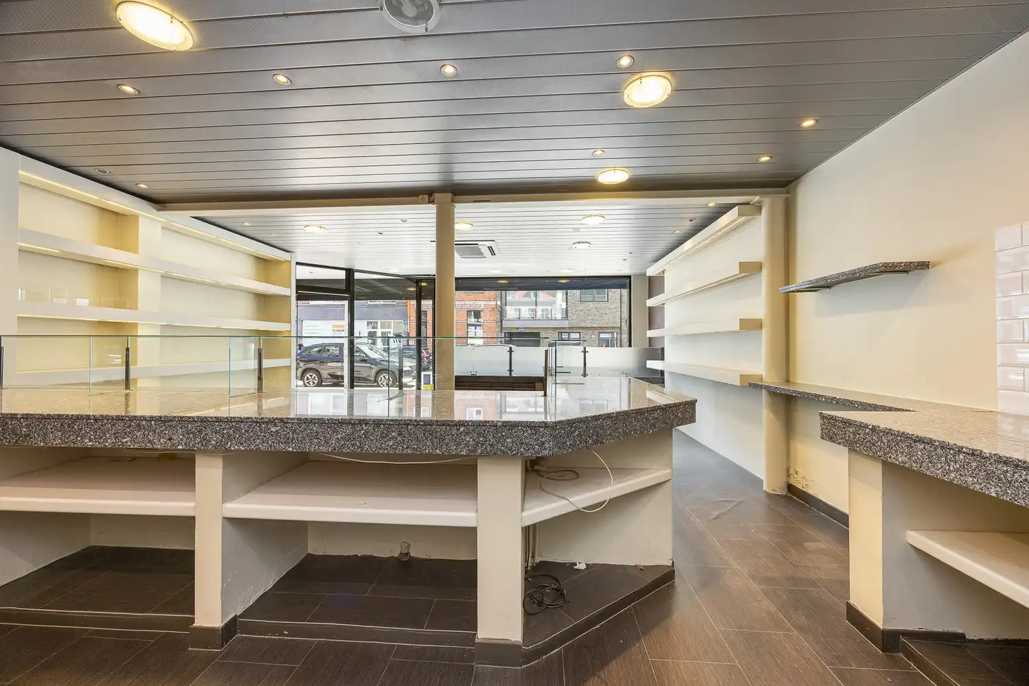 Ruim en veelzijdig handelsgelijkvloers op toplocatie foto 6