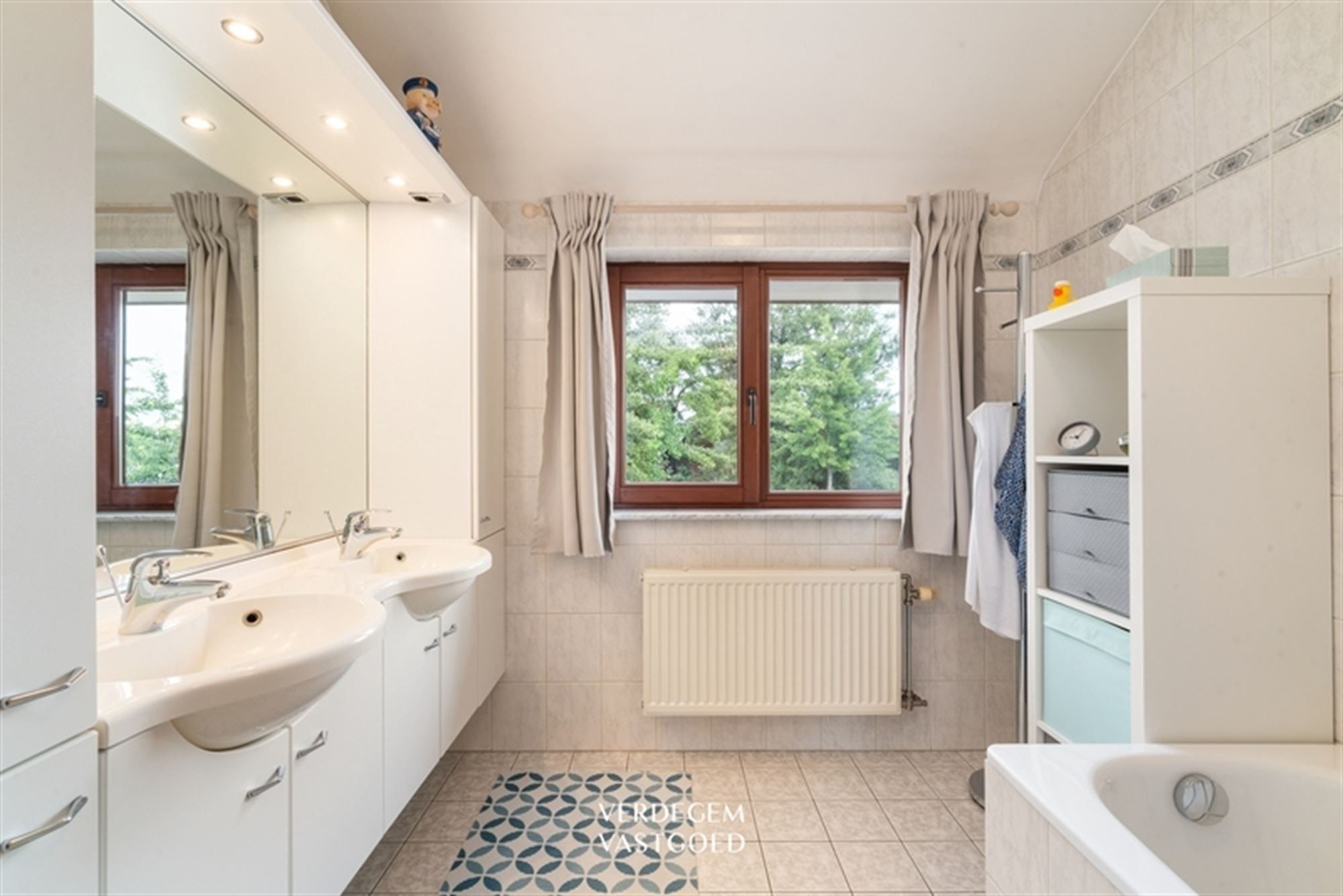Instapklare woning met 3 slaapkamers, carport en fijne tuin foto 12