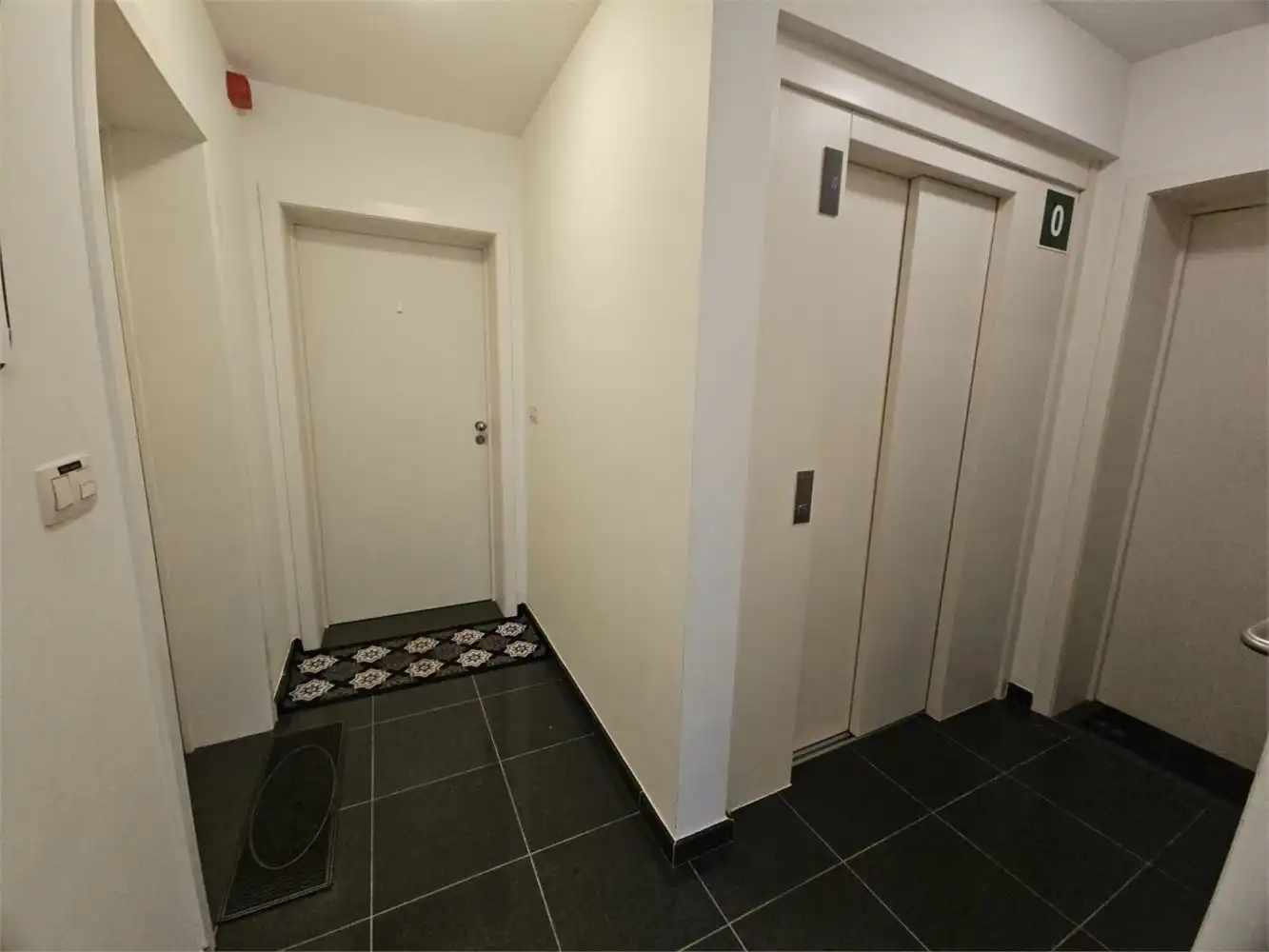 Appartement met terras en garage in het centrum van Moerbeke foto 5