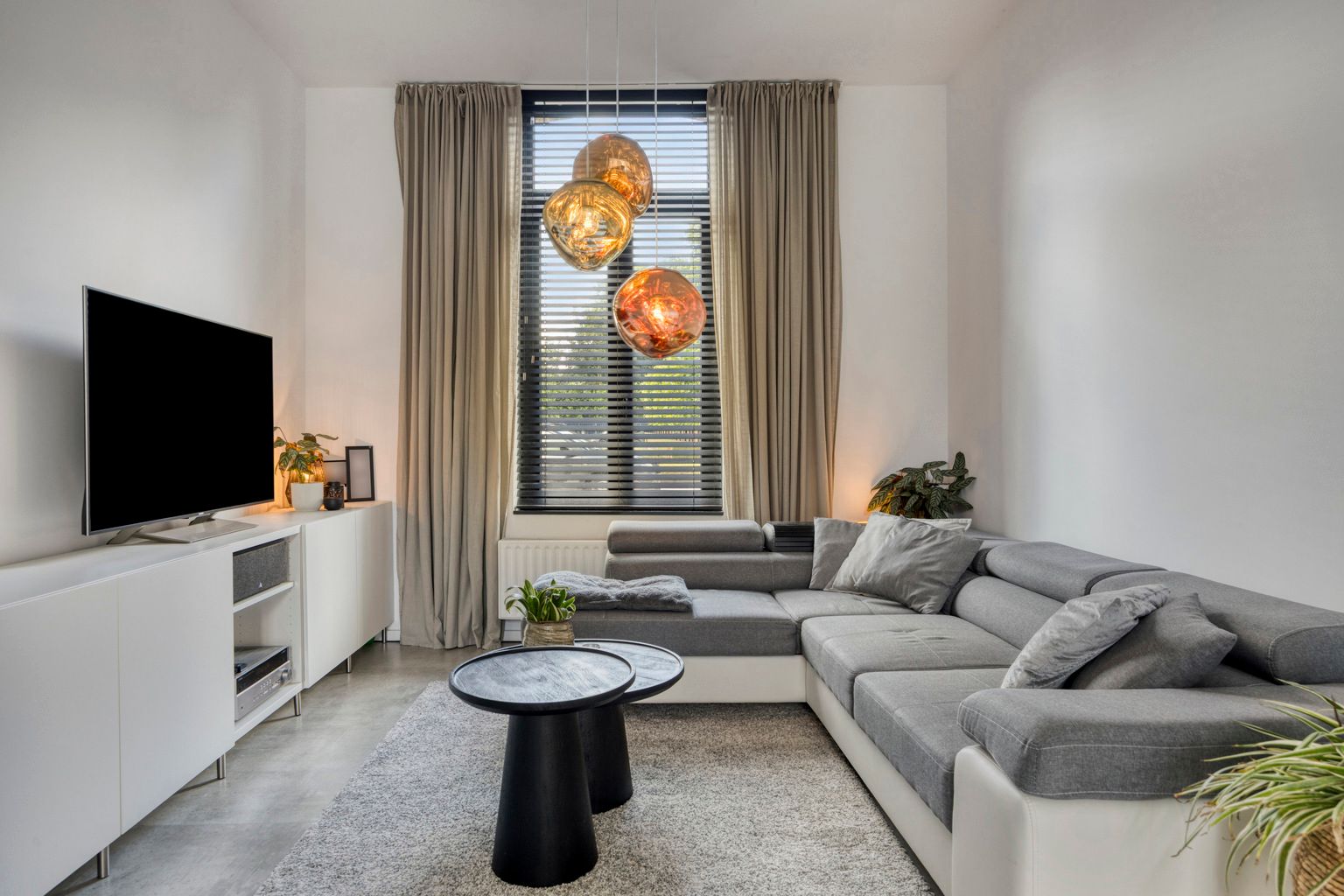 Volledig gerenoveerde rijwoning met stadstuin in Tienen foto {{pictureIndex}}