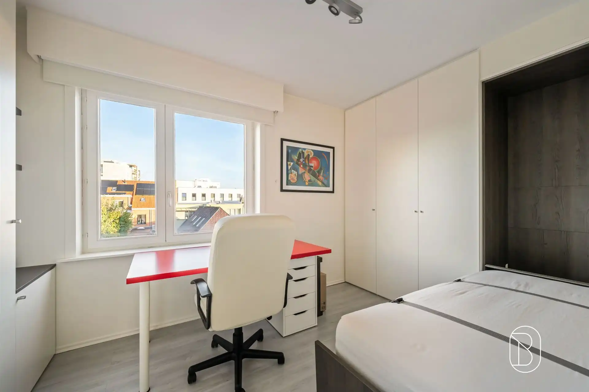 Verzorgd appartement met 2 slk & garage in centrum Kortrijk! foto 7