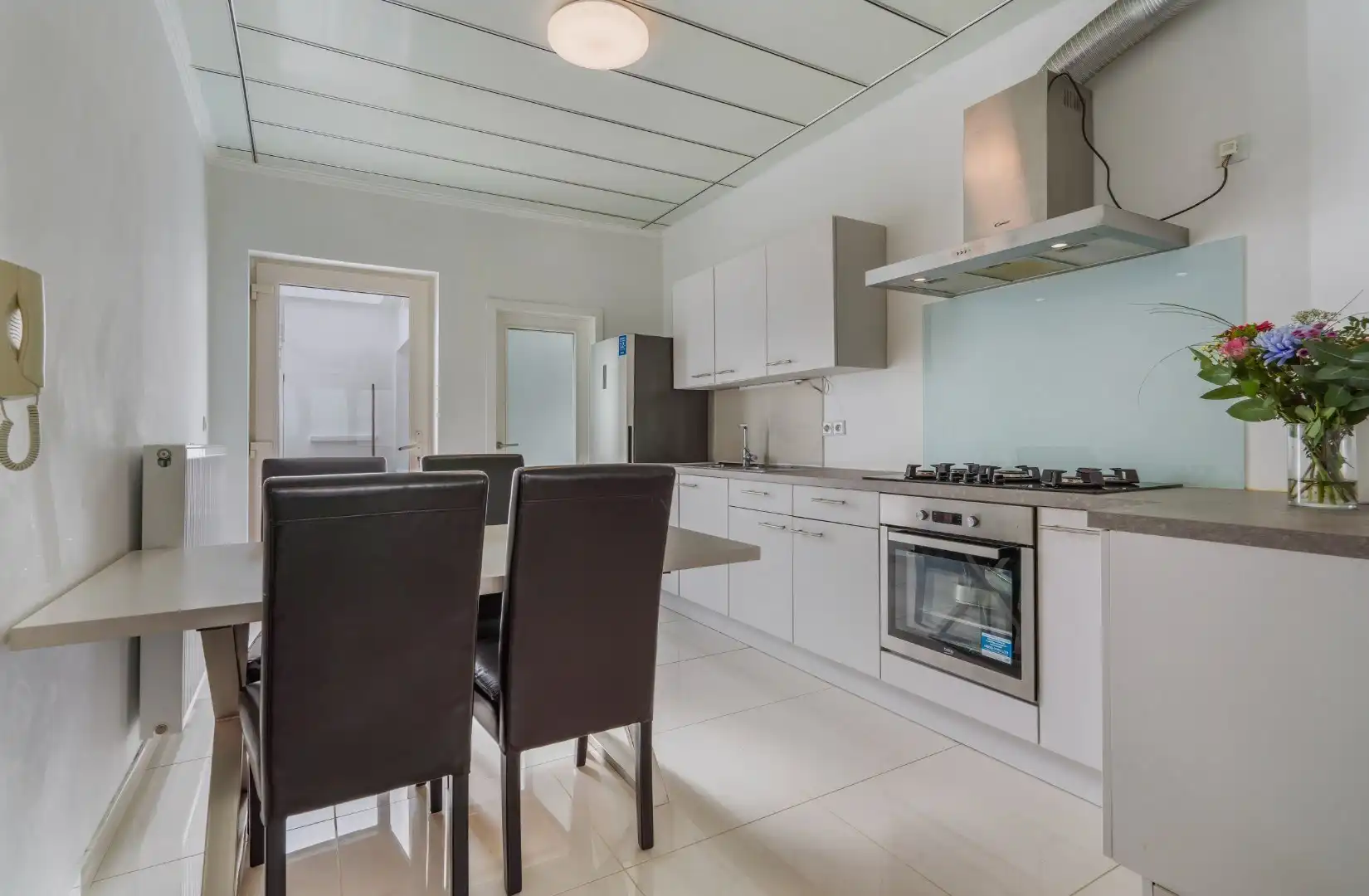 Verzorgde rijwoning gunstig gelegen te Oostende - Westerkwartier! foto 3