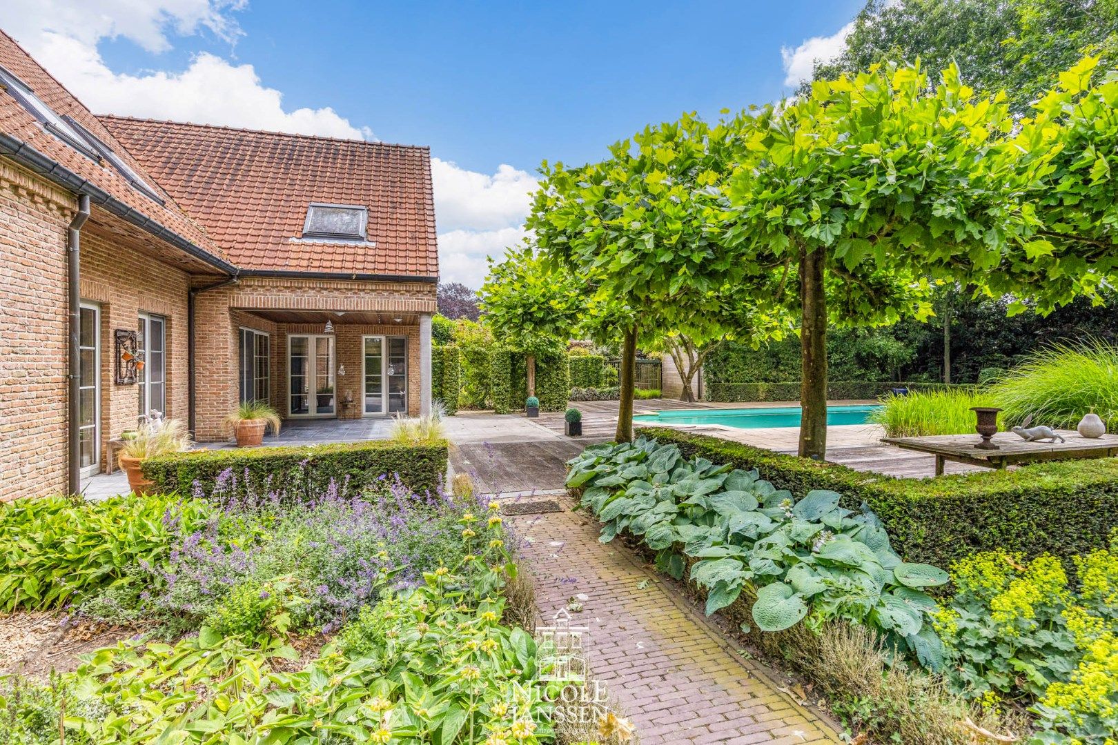 Ruime villa in landelijke stijl met zwembad  foto 29