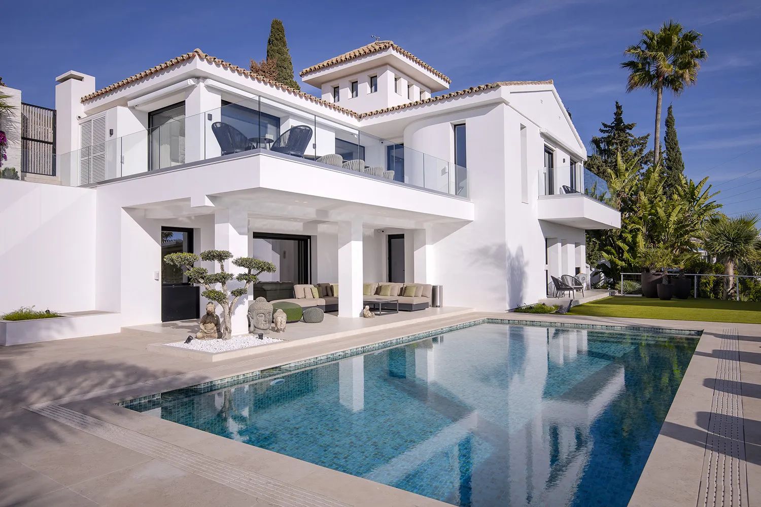 Luxe leven in Marbella: ontdek deze schitterende, instapklare villa met uitzonderlijk uitzicht! foto 1