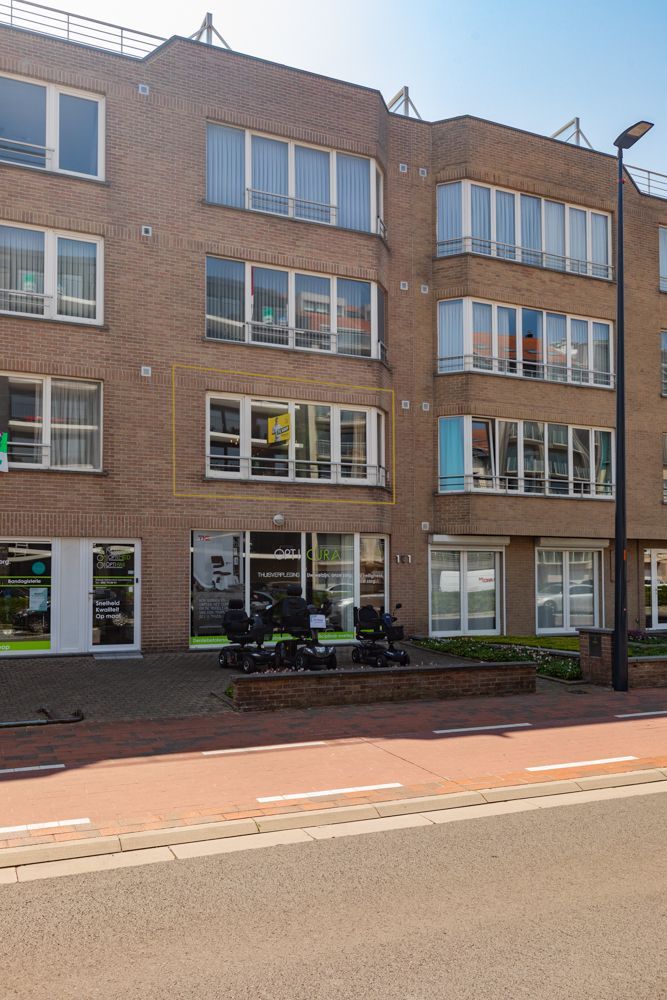 Ruim appartement met terras en zijdelings duinzicht foto 18